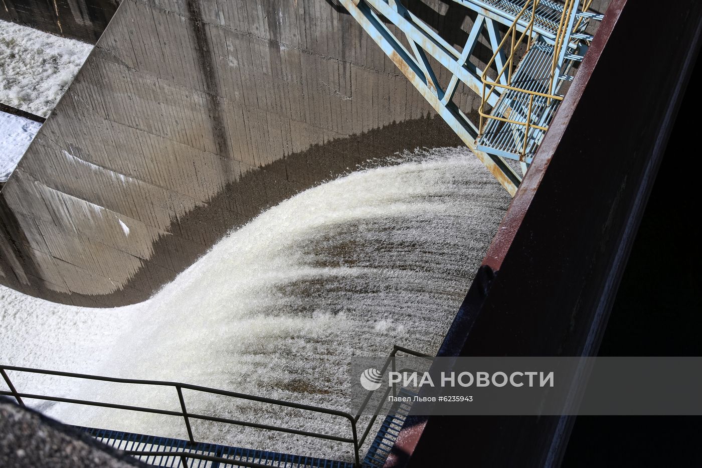 Сброс воды на водохранилищах в Мурманской области