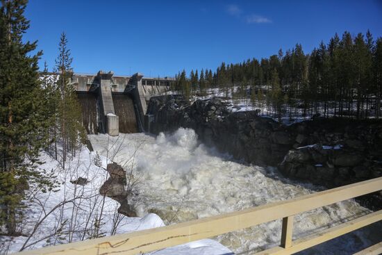 Сброс воды на водохранилищах в Мурманской области