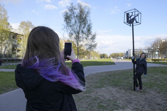 В Петербурге восстановили снесённый памятник самоизоляции