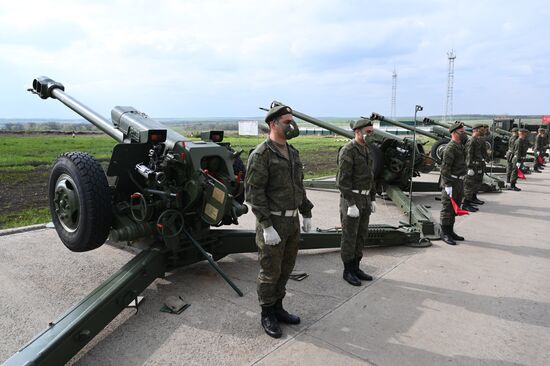 Подготовка к праздничному салюту в Ростове-на-Дону