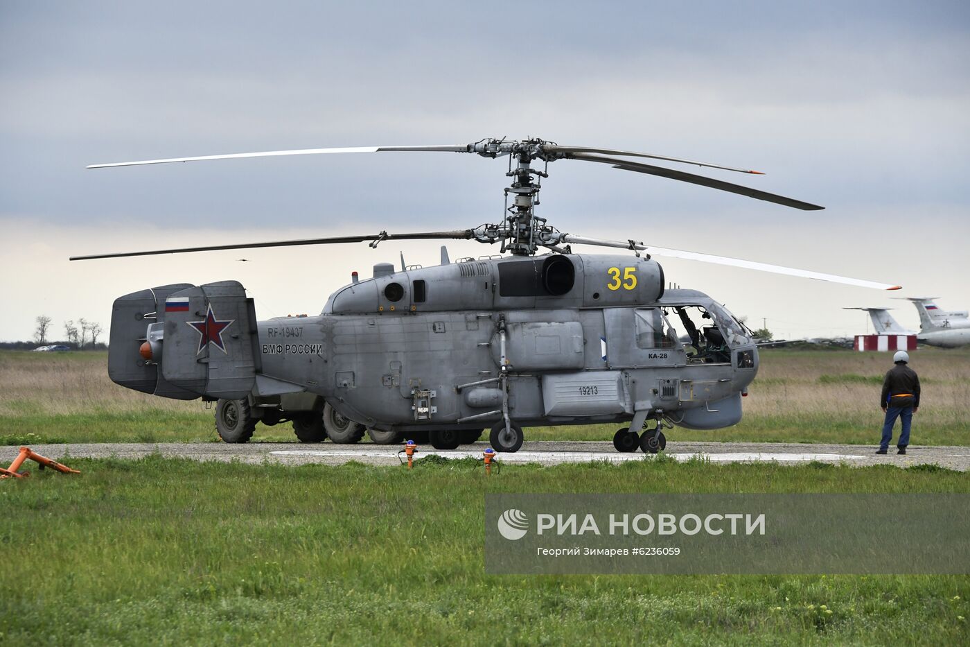 Репетиция воздушной части парада Победы в городах России