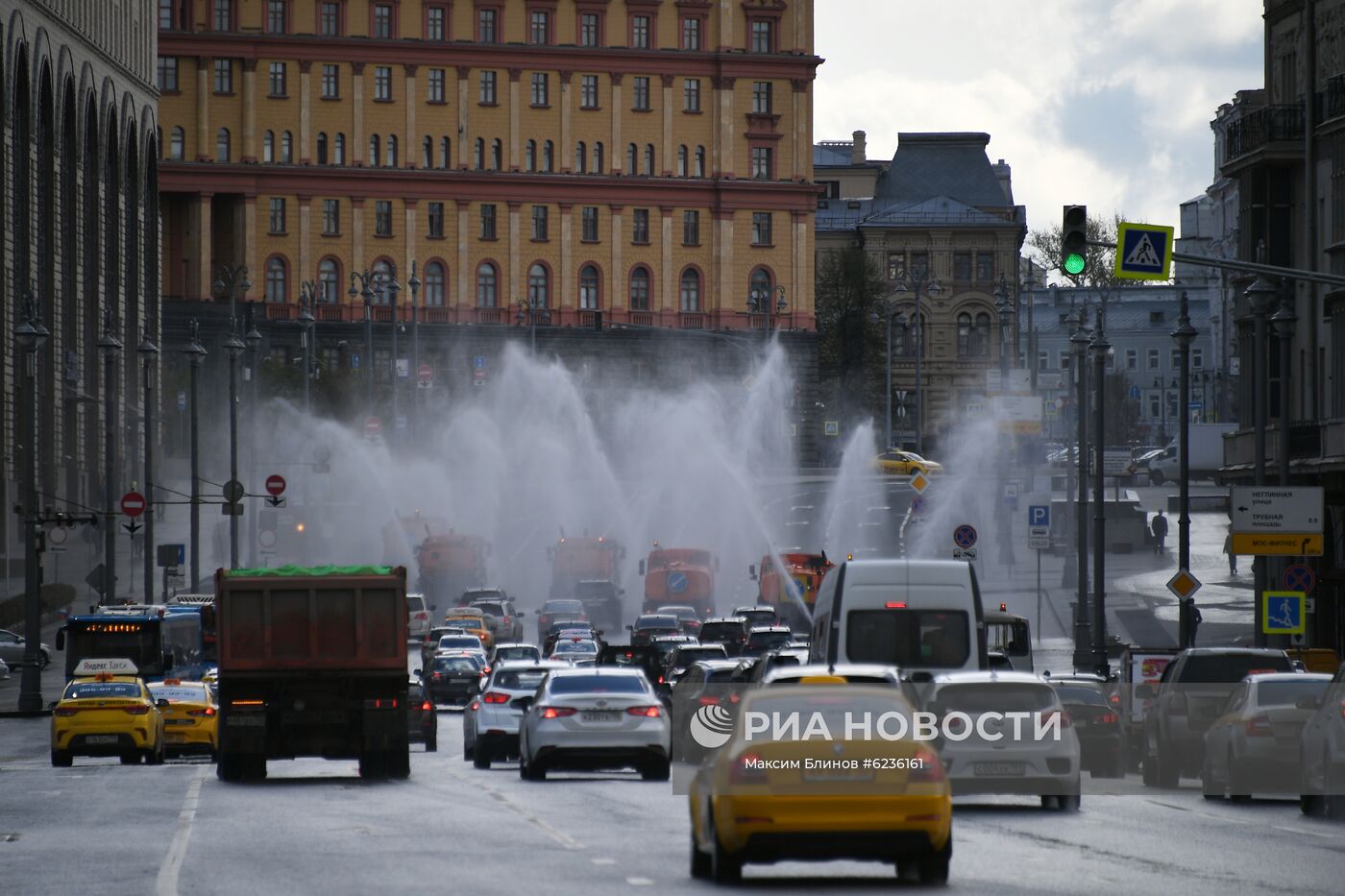 Дезинфекция дорог и тротуаров в  Москве