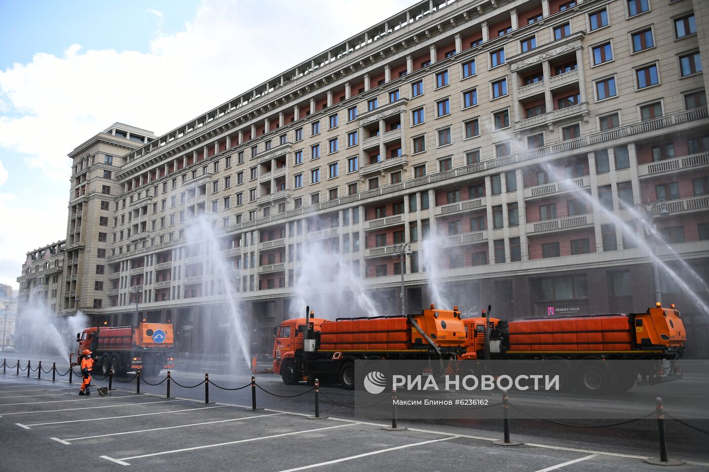 Дезинфекция дорог и тротуаров в  Москве