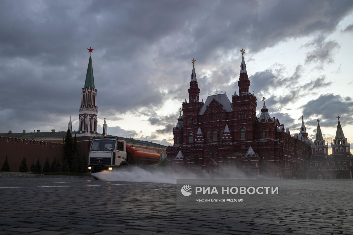 Дезинфекция дорог и тротуаров в  Москве