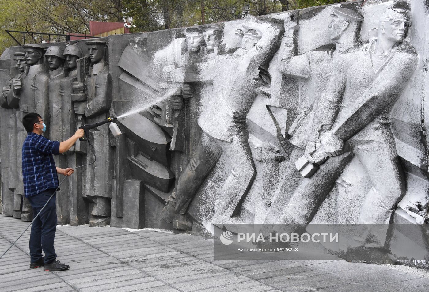 Подготовка к празднованию Дня Победы в городах России