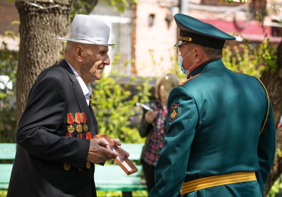 Поздравление ветеранов Великой Отечественной войны с наступающим Днем Победы 