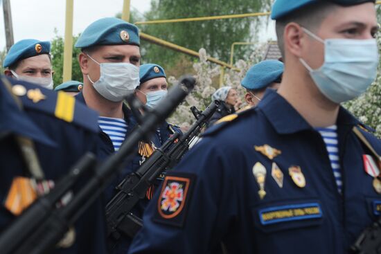 Поздравление ветеранов Великой Отечественной войны с наступающим Днем Победы 