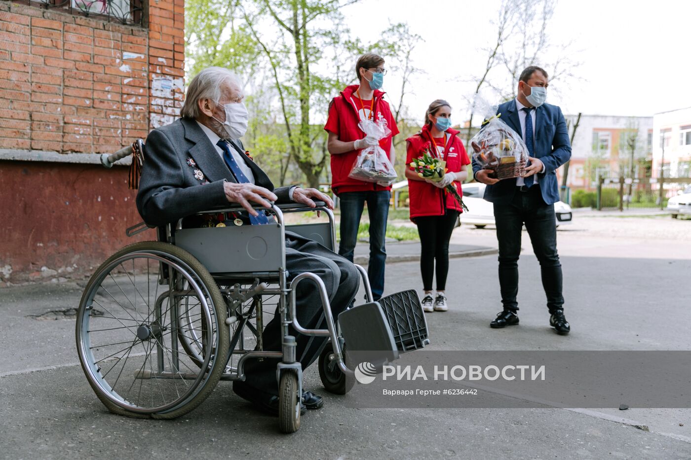 Поздравление ветеранов Великой Отечественной войны с наступающим Днем Победы 