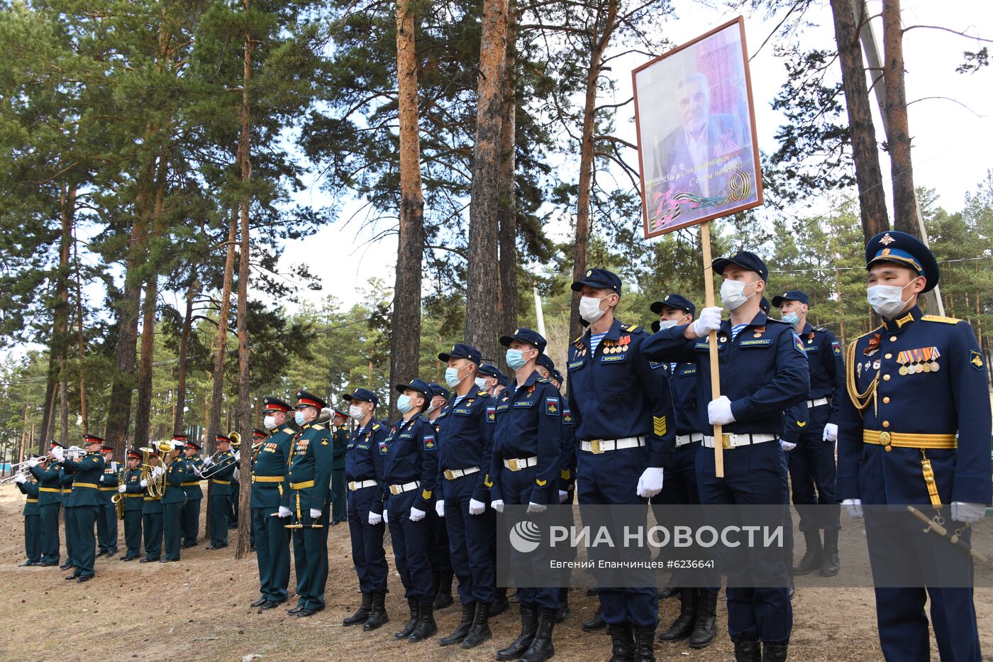 Поздравление ветеранов Великой Отечественной войны с наступающим Днем Победы 