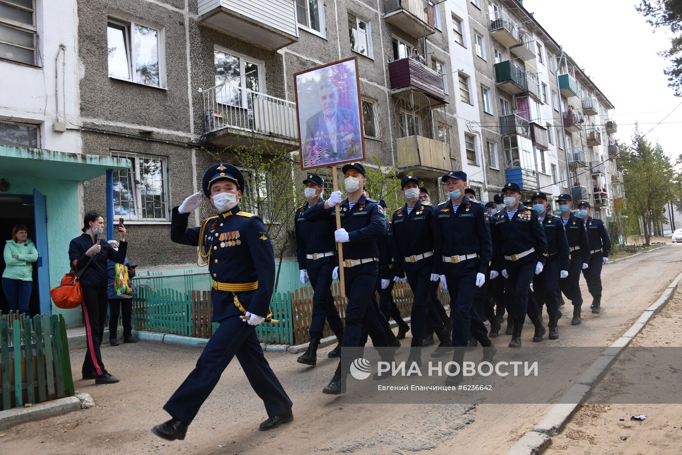 Поздравление ветеранов Великой Отечественной войны с наступающим Днем Победы