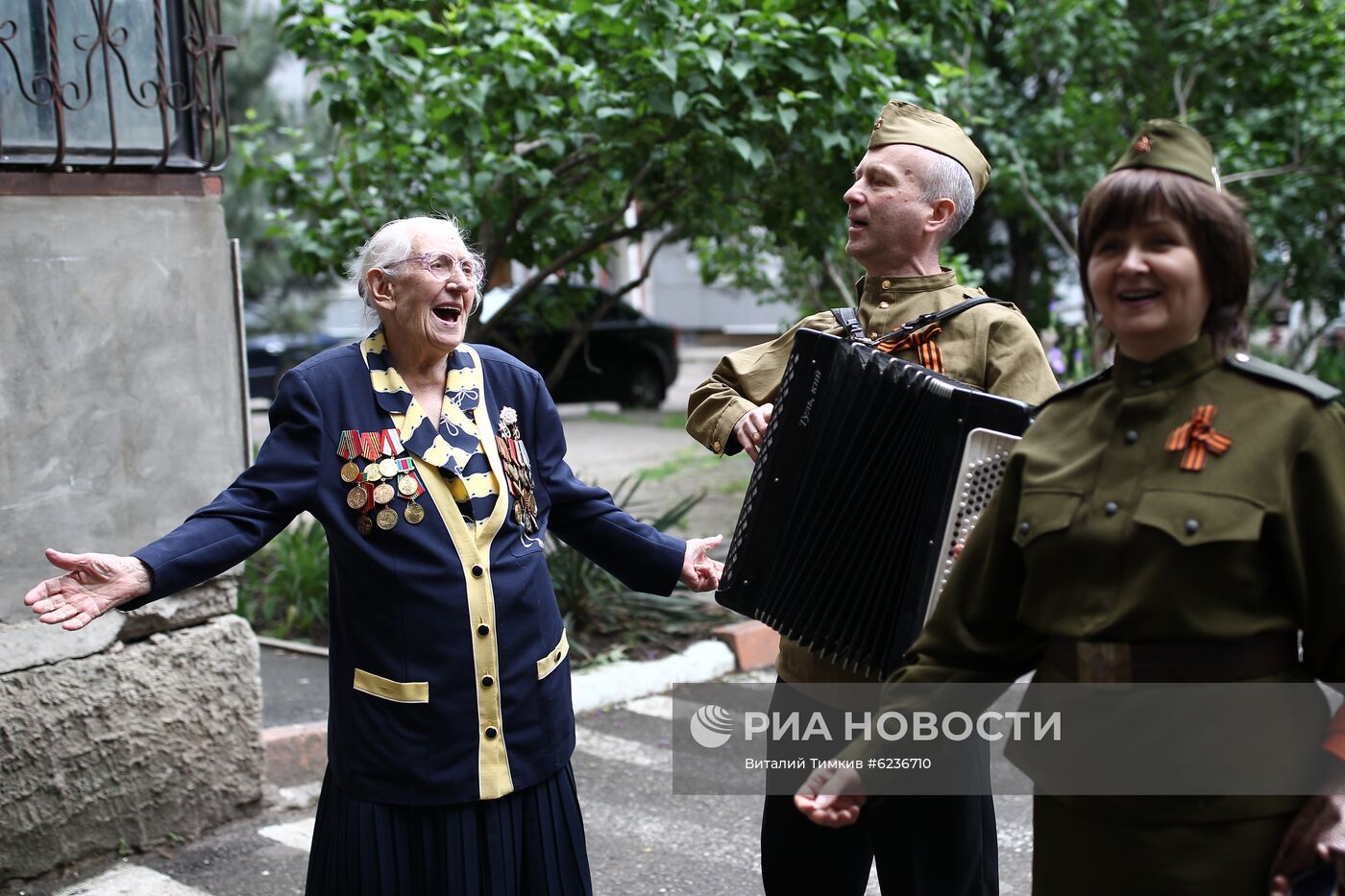 Поздравление ветеранов Великой Отечественной войны с наступающим Днем Победы