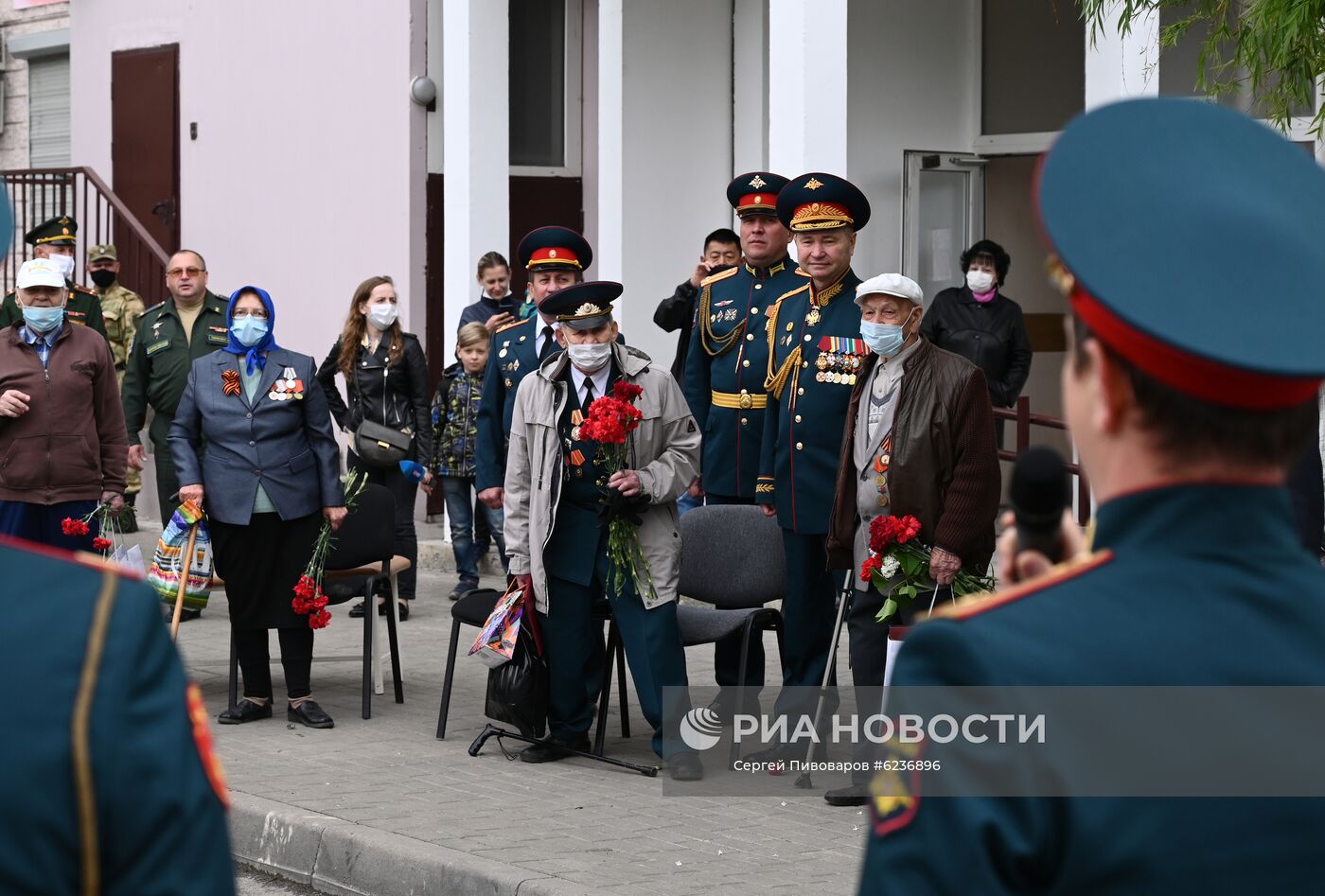 Поздравление ветеранов Великой Отечественной войны с наступающим Днем Победы