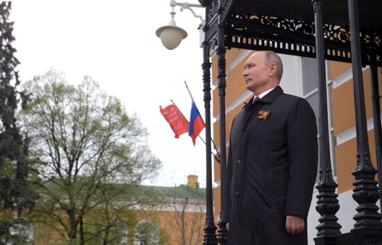 Президент РФ В. Путин во время воздушного парада, посвященного 75-летию Победы в ВОВ