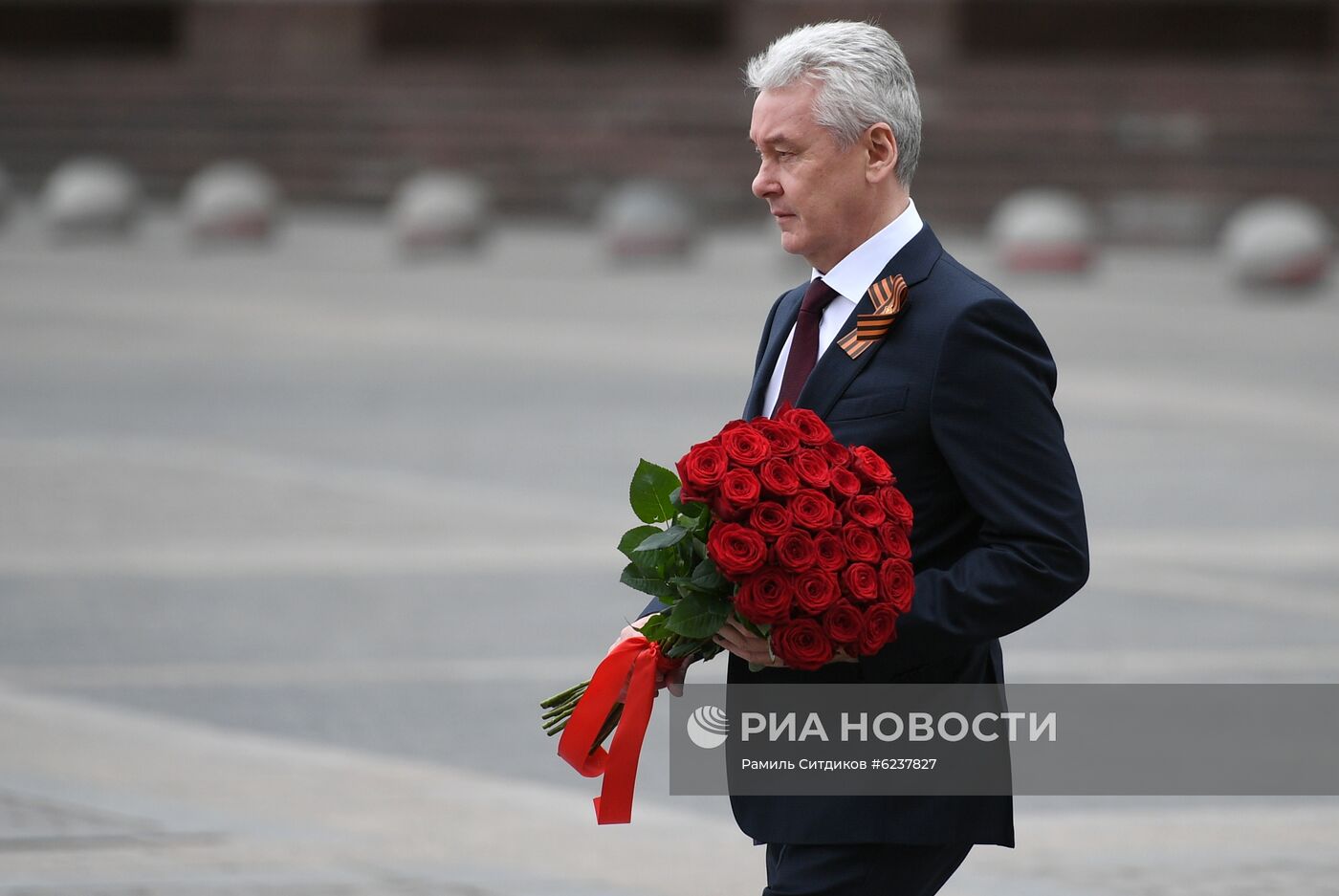 Мэр Москвы С. Собянин возложил цветы к памятнику маршалу Г. Жукову