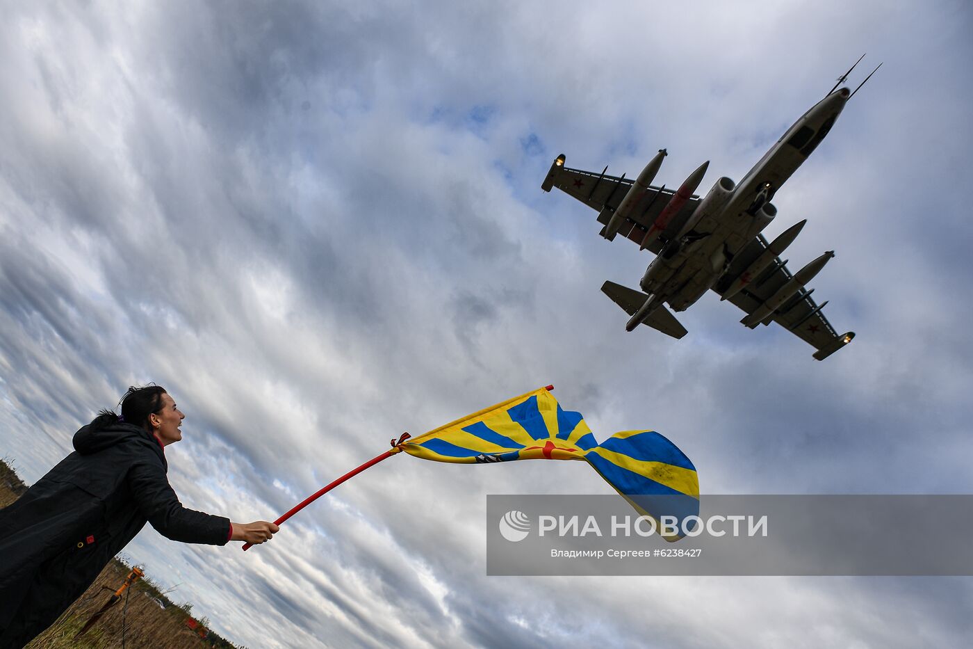 Штурмовик Су-25 выступает на авиационном празднике в честь Дня Победы в Кубинке. Место: Россия, Кубинка. Автор: Владимир Сергеев/РИА Новости. Авиационный праздник в честь Дня Победы