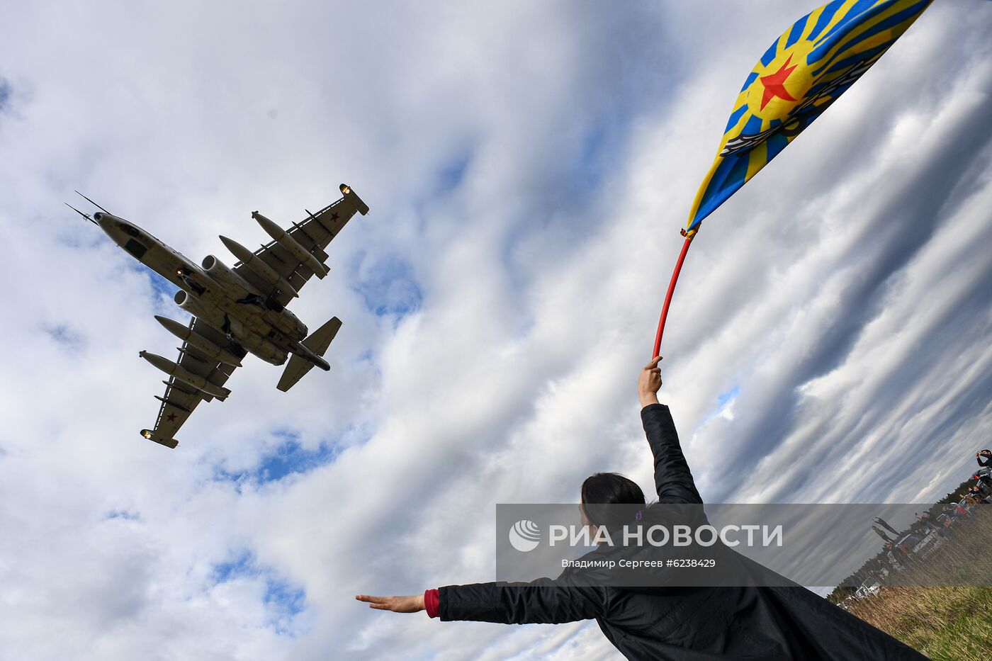 Штурмовик Су-25 выступает на авиационном празднике в честь Дня Победы в Кубинке. Место: Россия, Кубинка. Автор: Владимир Сергеев/РИА Новости. Авиационный праздник в честь Дня Победы