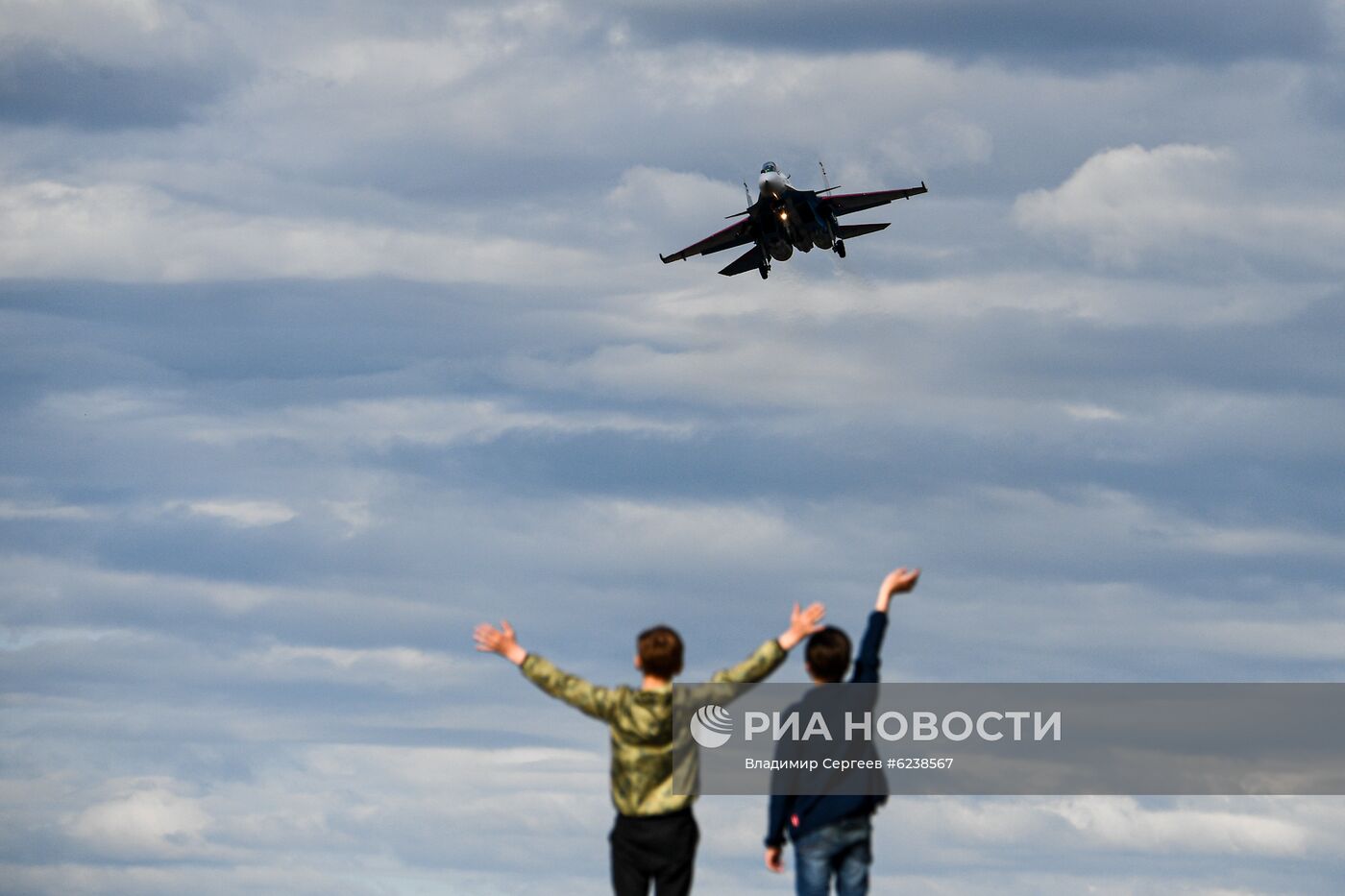 Авиационный праздник в честь Дня Победы