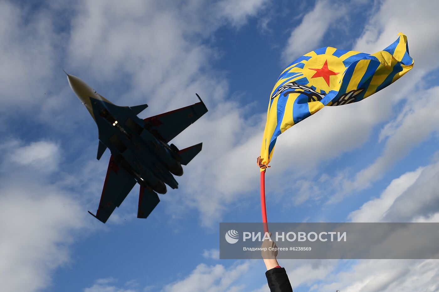 Авиационный праздник в честь Дня Победы