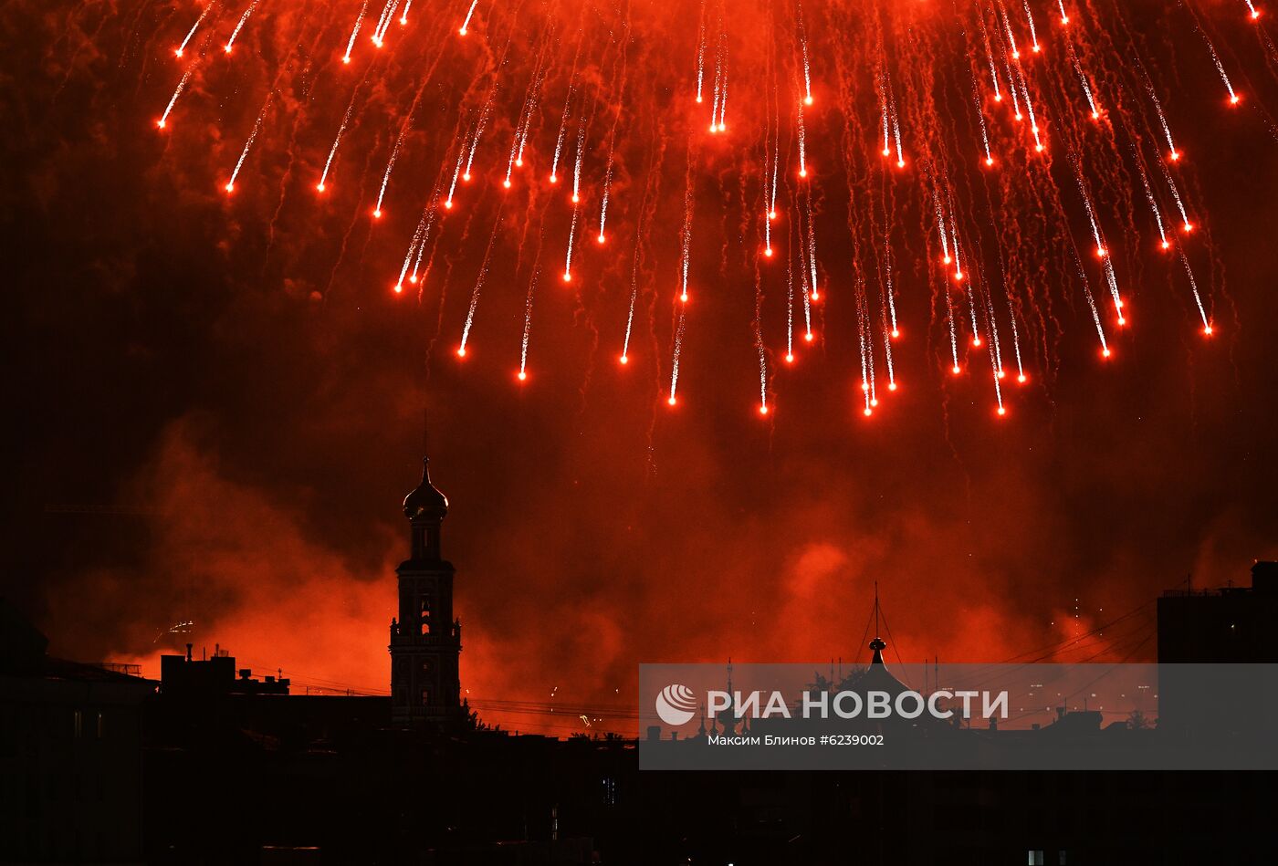 Салют в Москве в честь 75-летия Победы