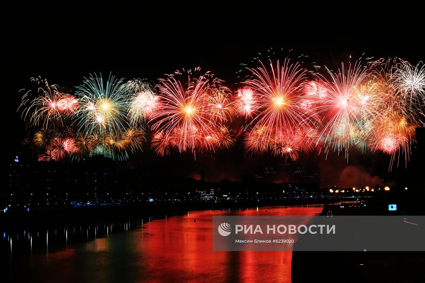 Салют в Москве в честь 75-летия Победы