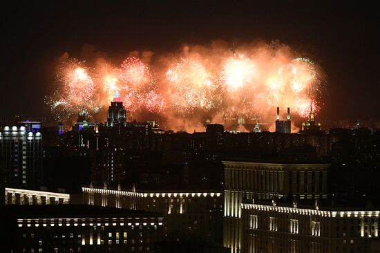 Салют в Москве в честь 75-летия Победы