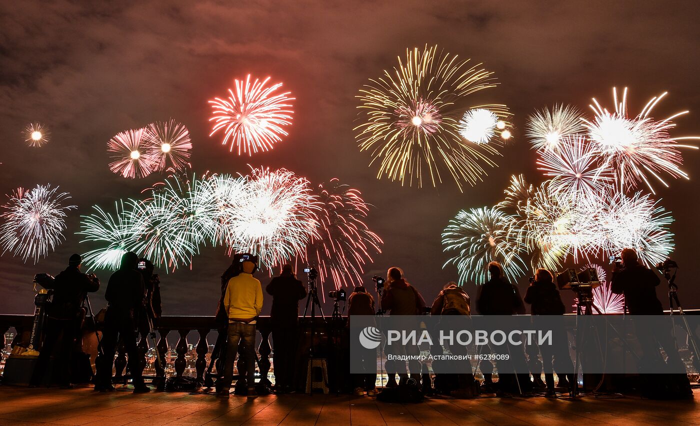 Салют в Москве в честь 75-летия Победы