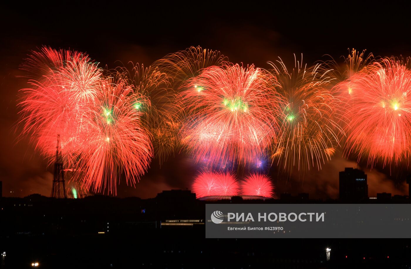 Салют в Москве в честь 75-летия Победы