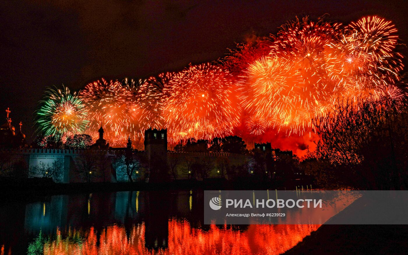 Салют в Москве в честь 75-летия Победы
