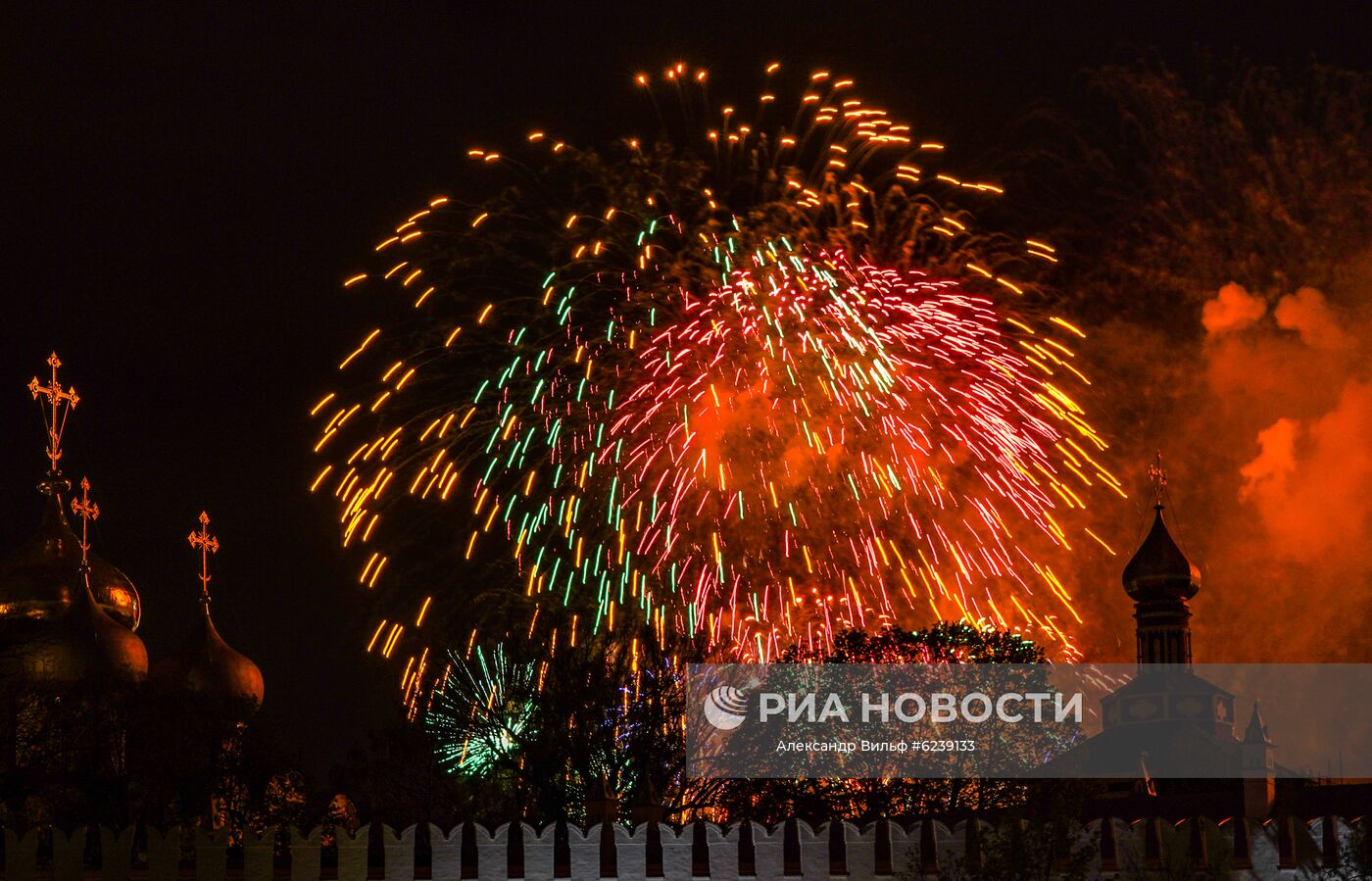 Салют в Москве в честь 75-летия Победы
