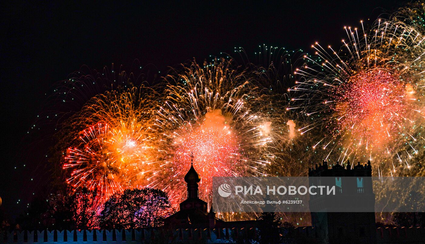 Салют в Москве в честь 75-летия Победы