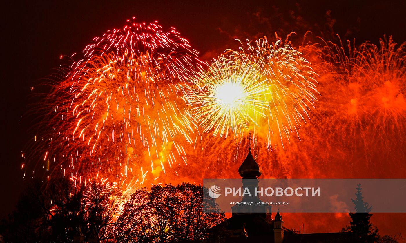 Салют в Москве в честь 75-летия Победы