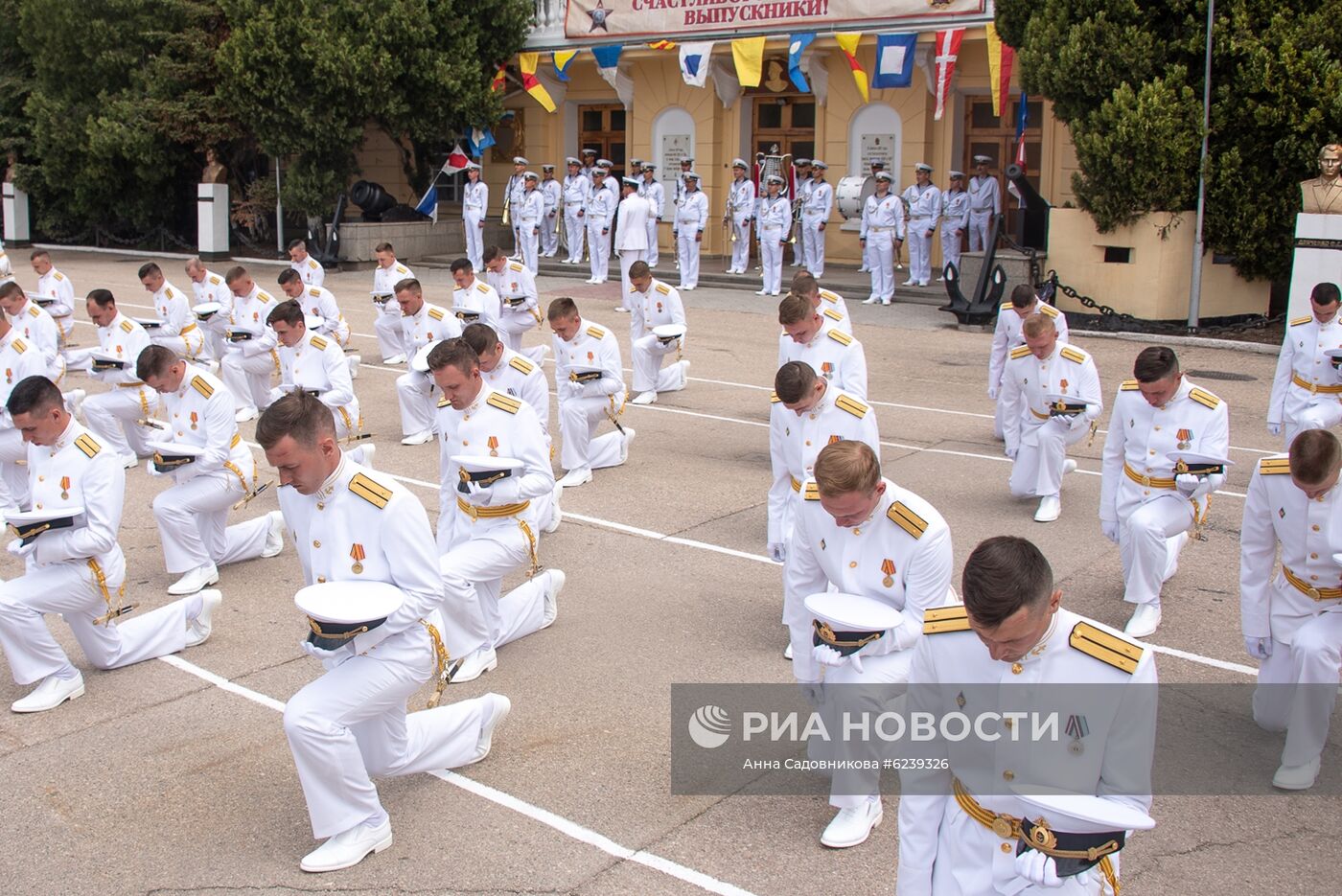 Юбилейный 70-й выпуск офицеров Черноморского высшего военно-морского училища имени П. С. Нахимова