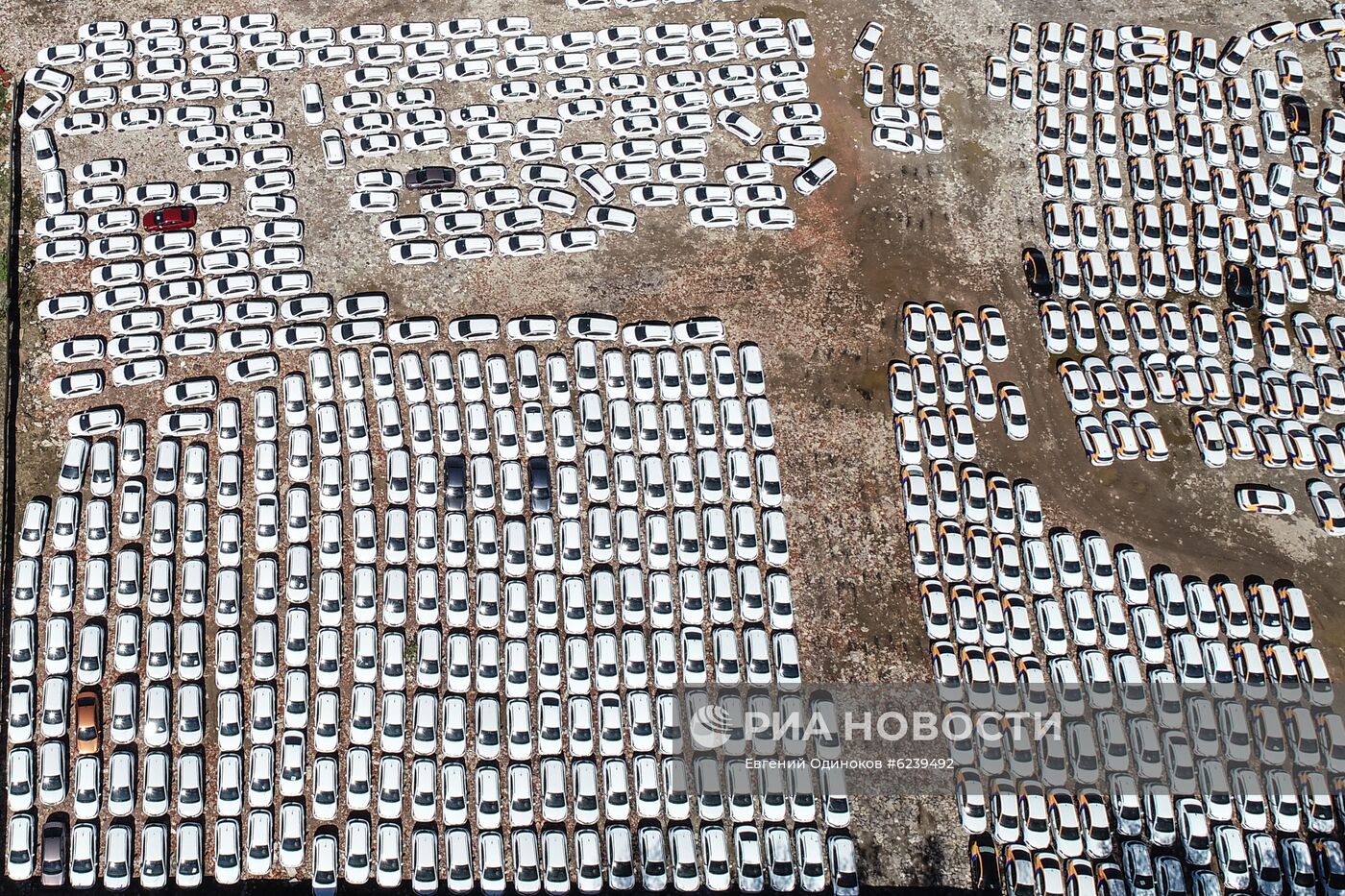 Стоянка автомобилей сервиса каршеринга "Яндекс.Драйв"