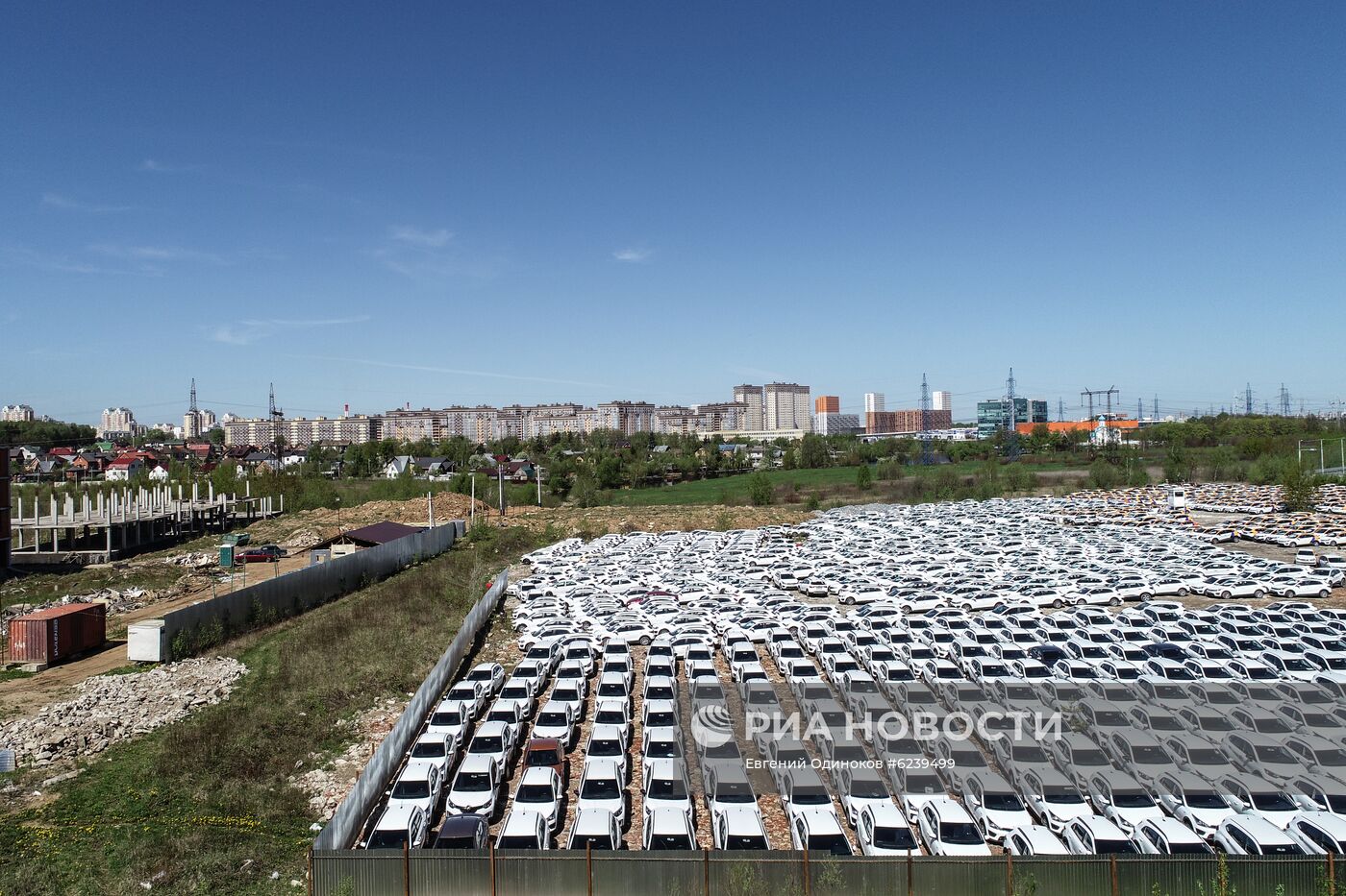 Стоянка автомобилей сервиса каршеринга "Яндекс.Драйв"