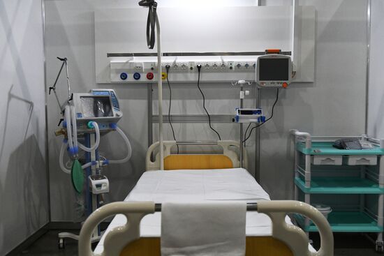 Временный госпиталь для пациентов с COVID-19 в "Крокус Экспо"