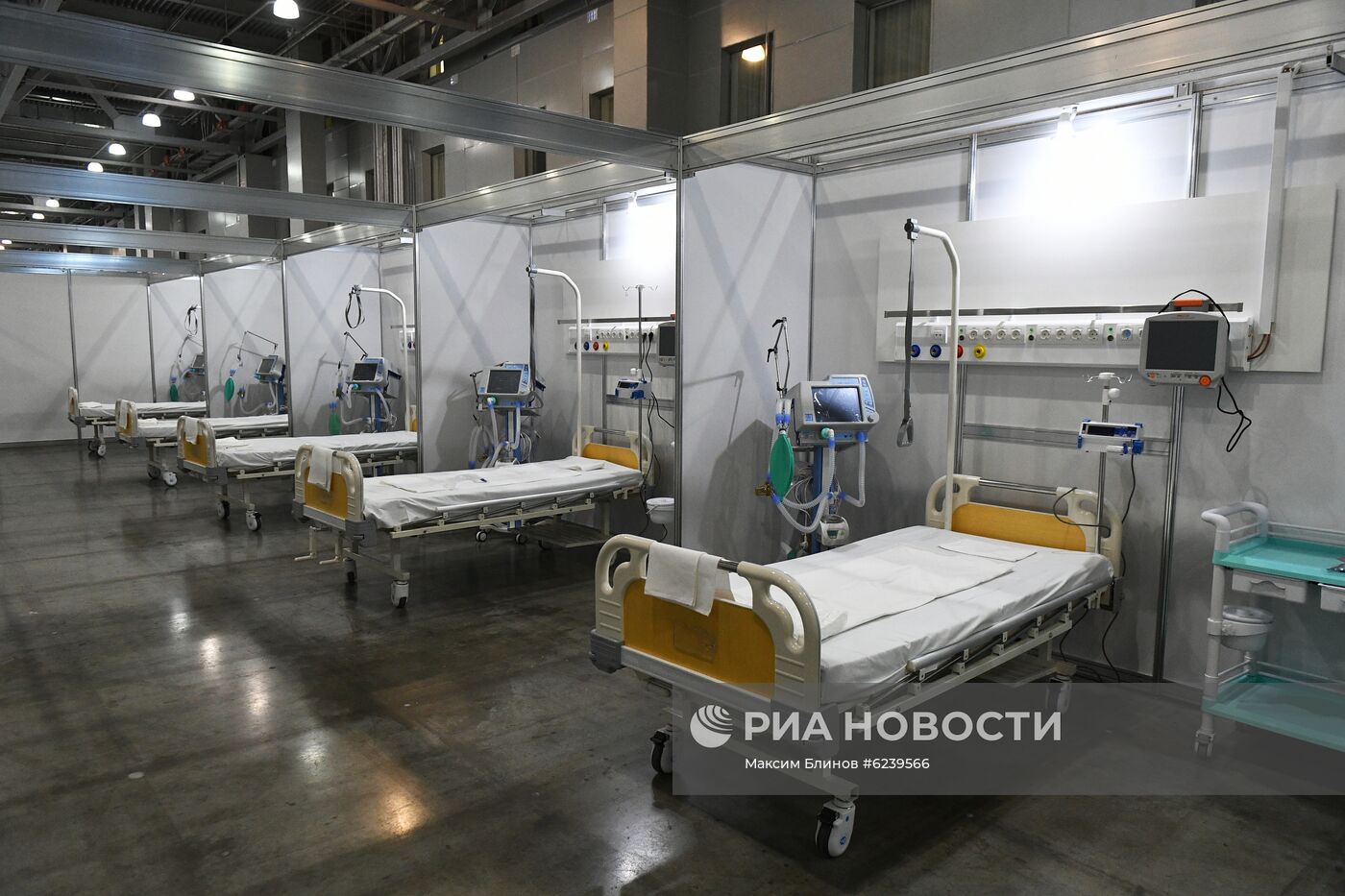 Временный госпиталь для пациентов с COVID-19 в "Крокус Экспо"