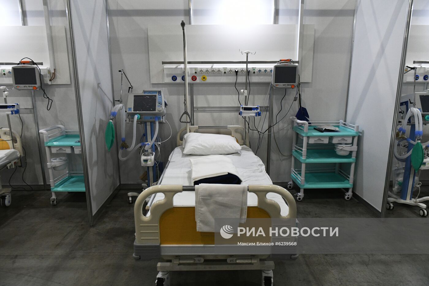 Временный госпиталь для пациентов с COVID-19 в "Крокус Экспо"