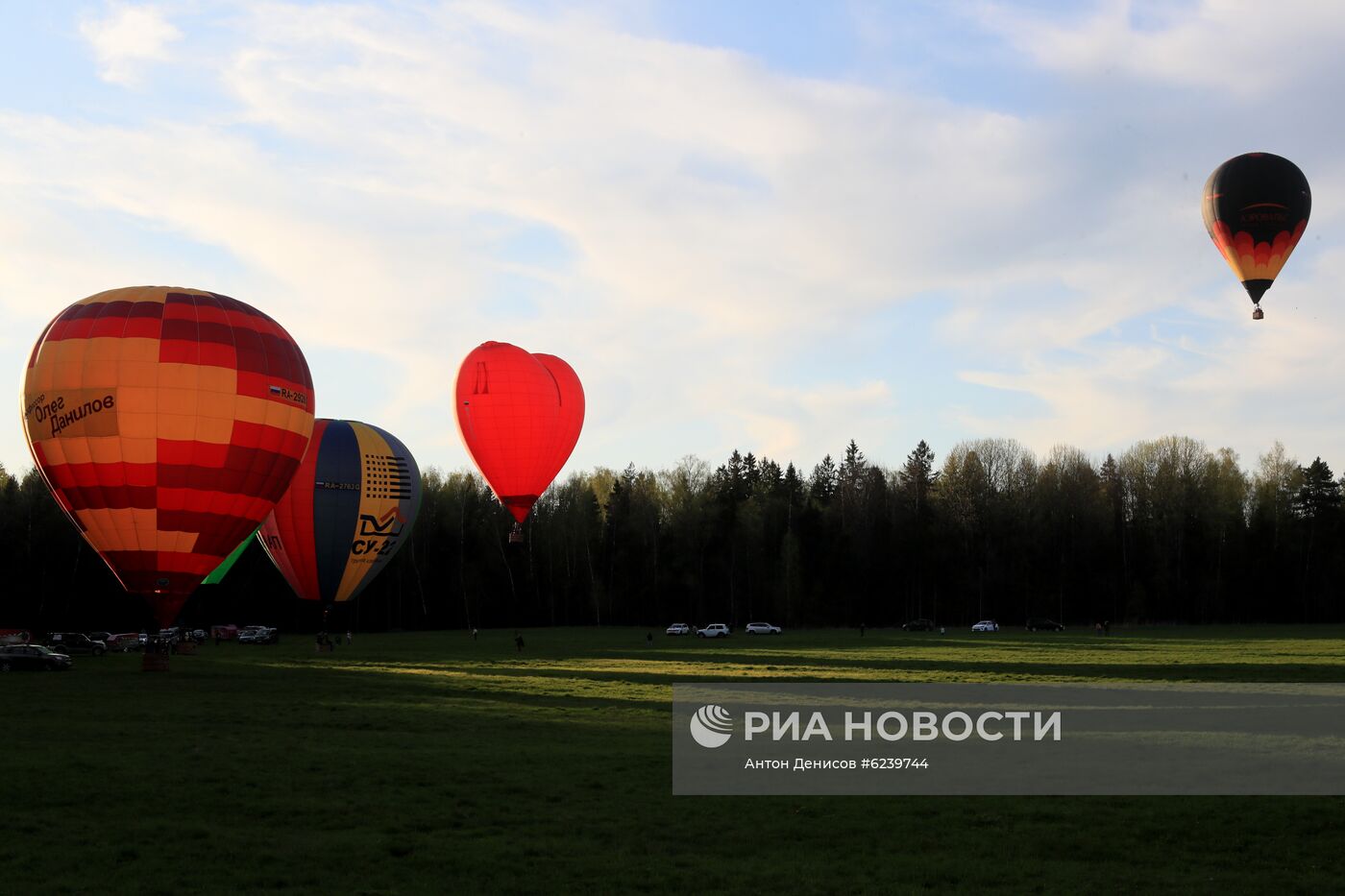 Запуск воздушных шаров в честь 75-й годовщины Победы