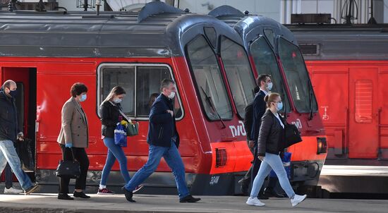 Поэтапное снятие карантина в Москве 