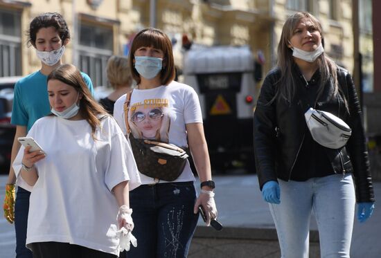 Поэтапное снятие карантина в Москве 