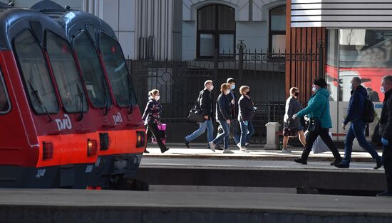 Поэтапное снятие карантина в Москве 