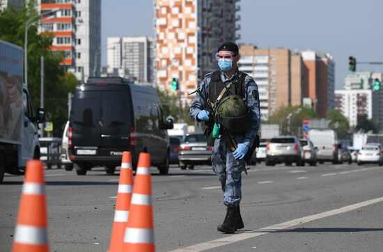 Поэтапное снятие карантина в Москве 