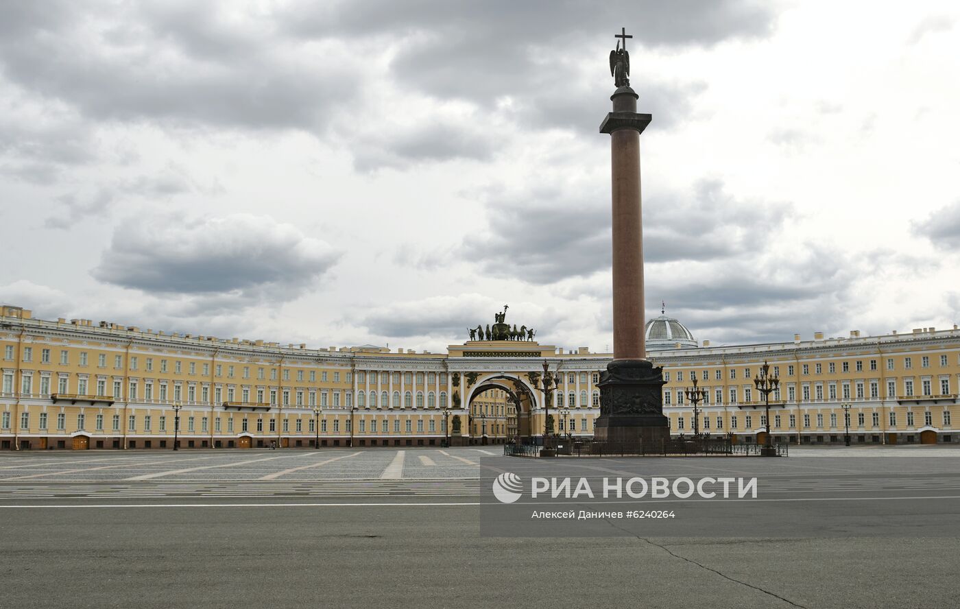 В Петербурге продлили режим самоизоляции и обязали жителей носить маски