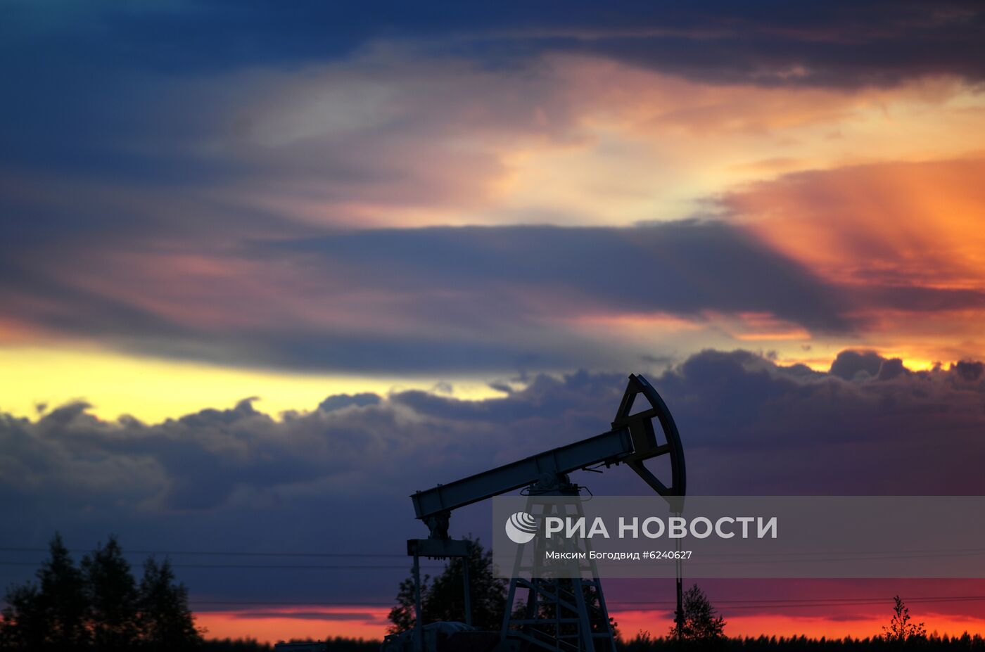 Работа нефтяных станков - качалок
