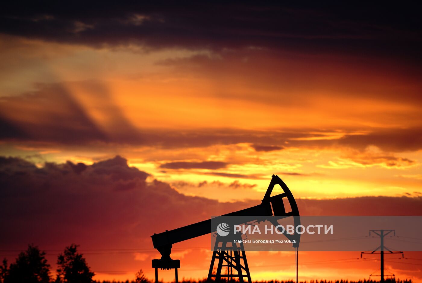 Работа нефтяных станков - качалок