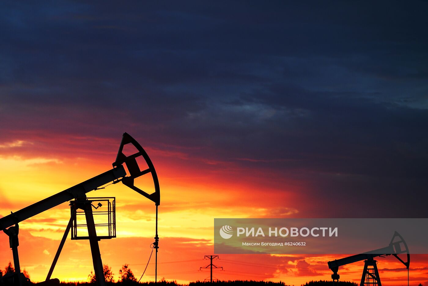 Работа нефтяных станков - качалок