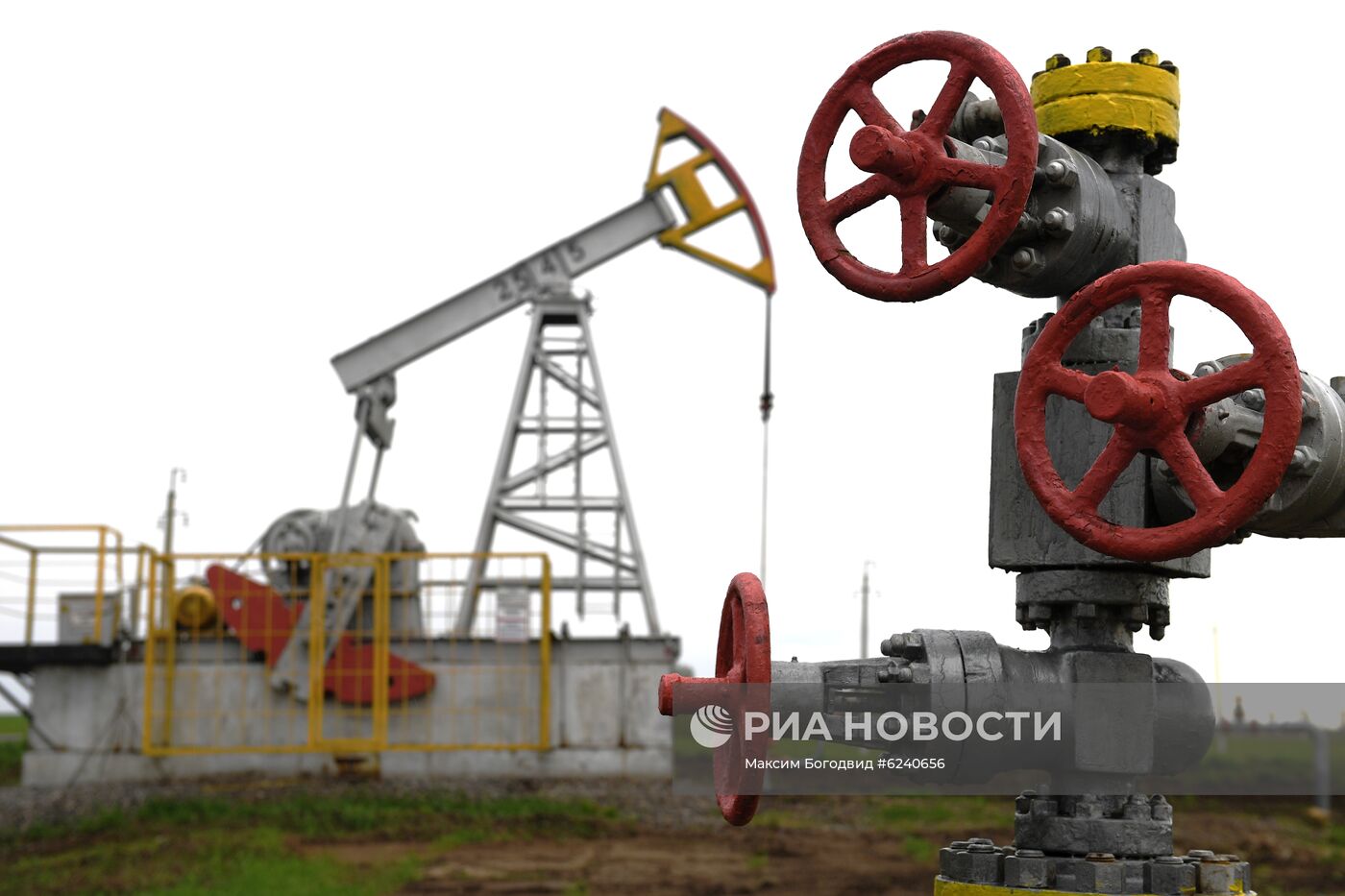 Работа нефтяных станков - качалок