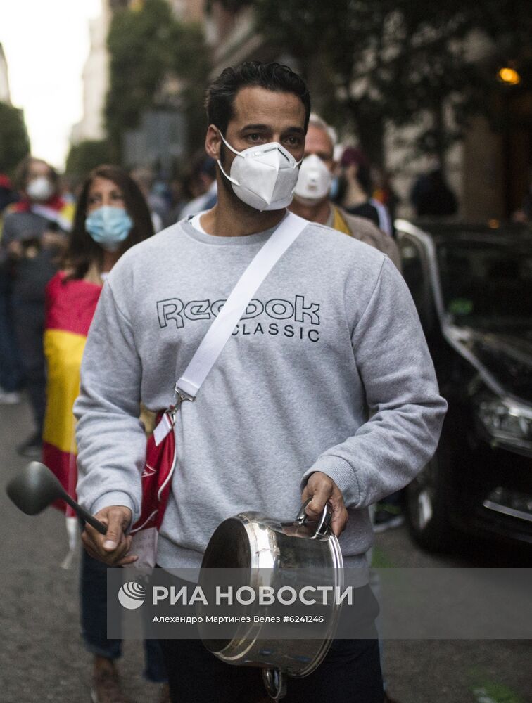 Акция против карантинных мер в Мадриде