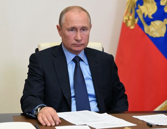 Президент РФ В. Путин провел совещание о развитии генетических технологий в РФ