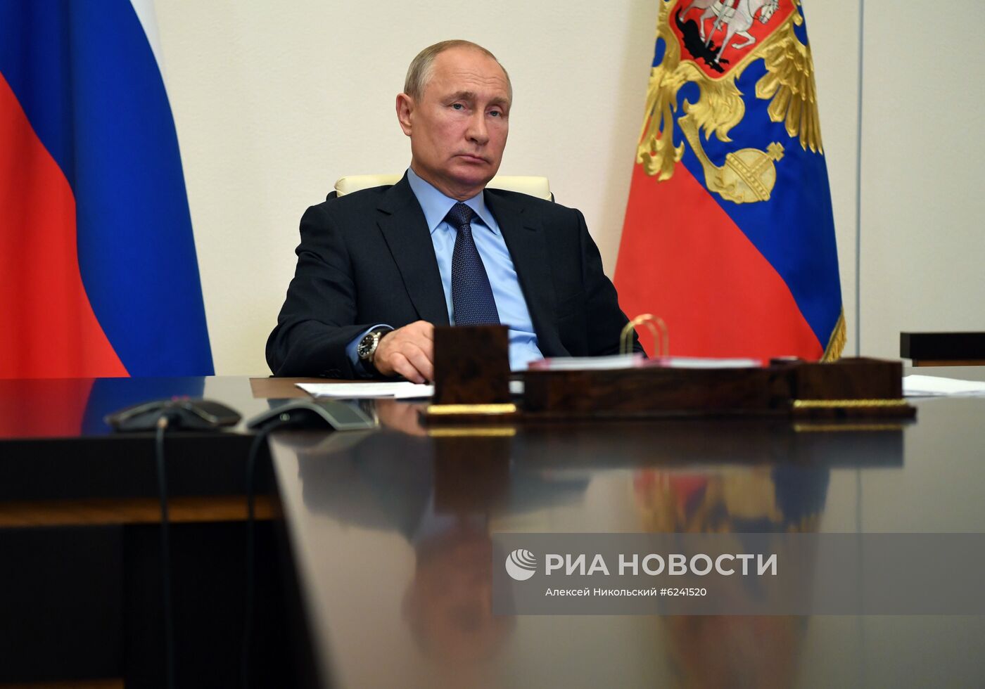 Президент РФ В. Путин провел совещание о развитии генетических технологий в РФ